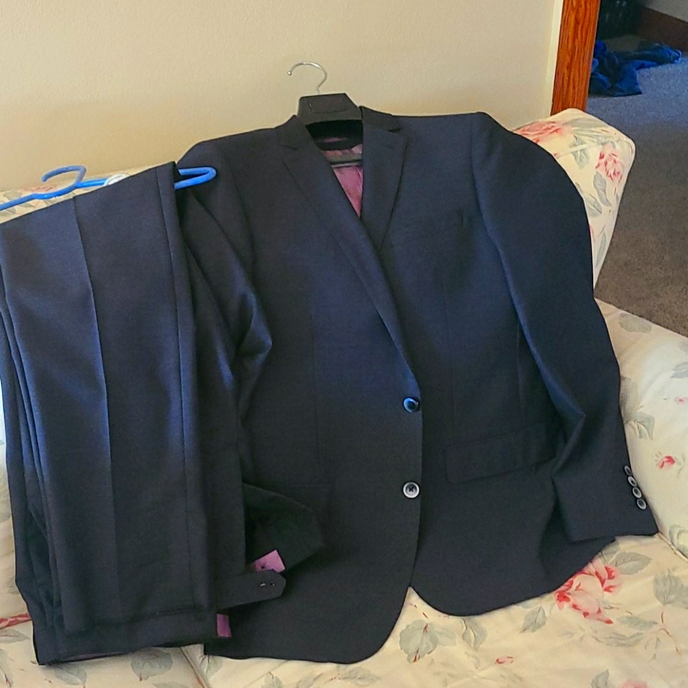 3 piece suit thats 42 R slim